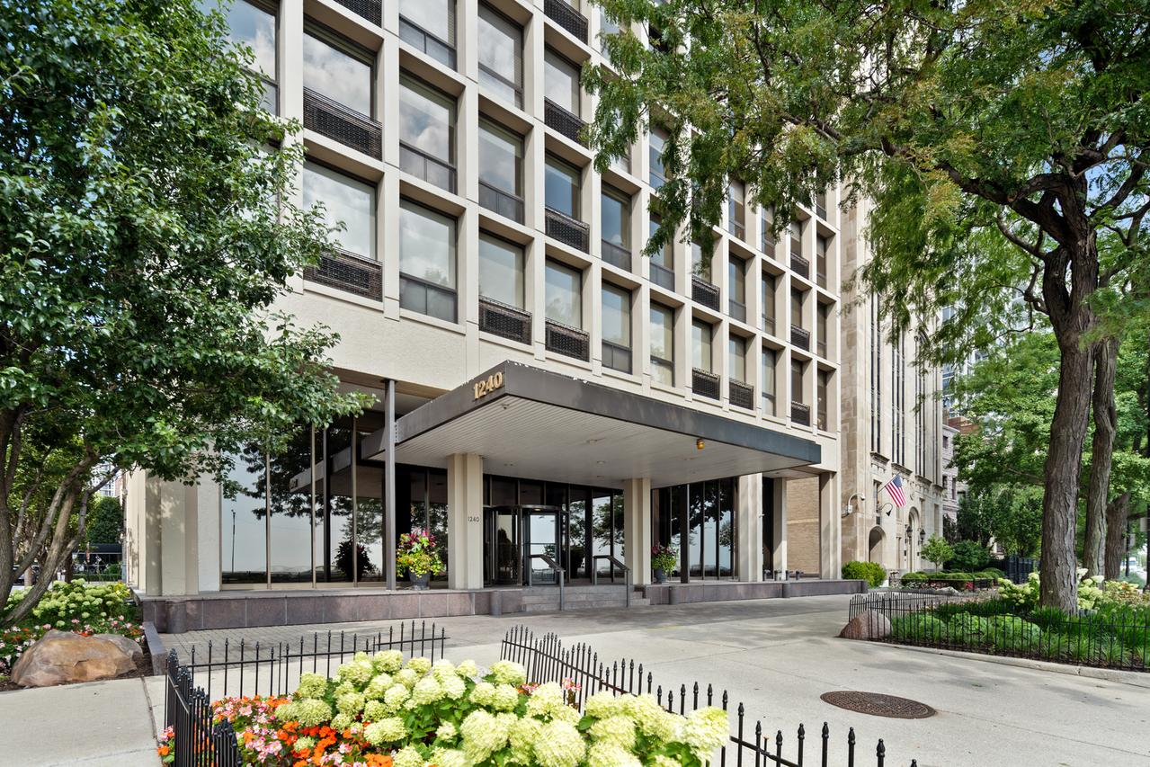 1240 N Lake Shore Dr. #22A, Chicago, IL 60610