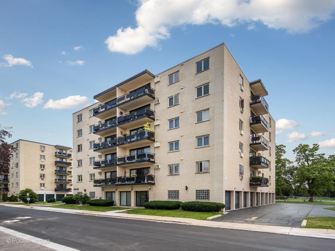 8045 N O'connor Dr. #6C, River Grove, IL 60171
