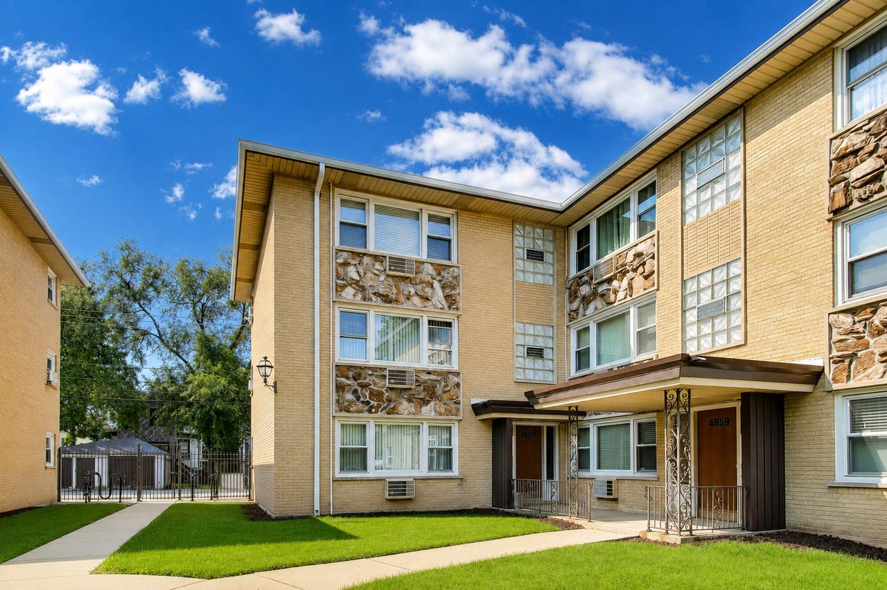 4857 W Byron St. #103W, Chicago, IL 60641