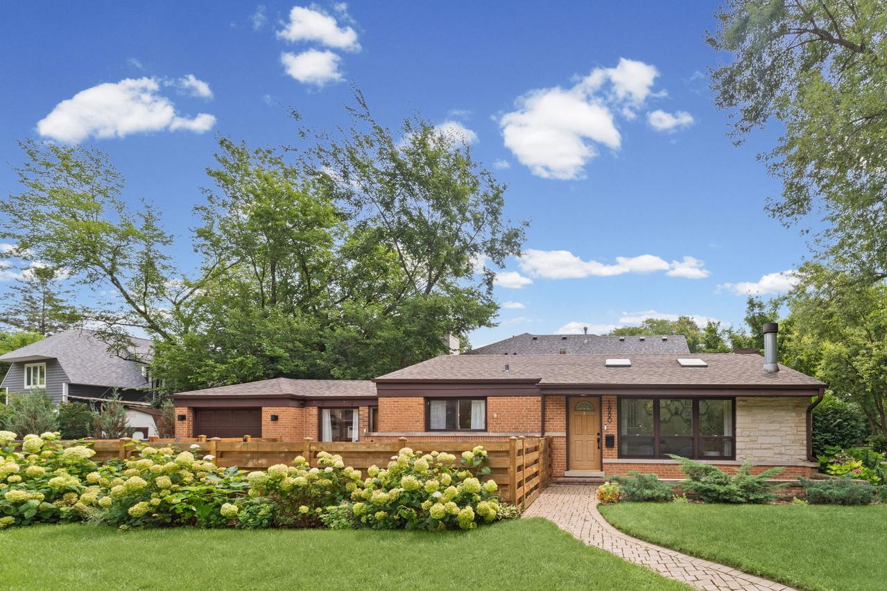 1880 Midland Ave., Highland Park, IL 60035