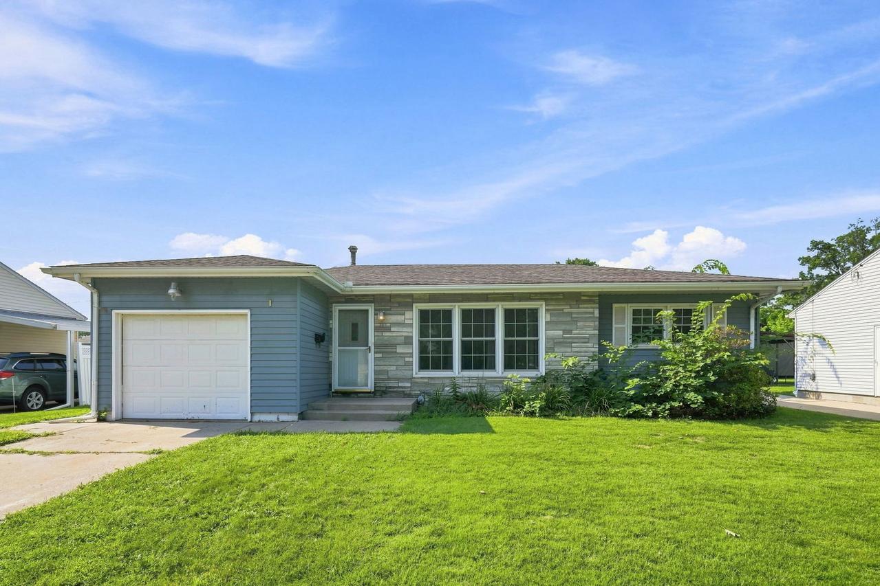 550 E 28th Ave., East Moline, IL 61244