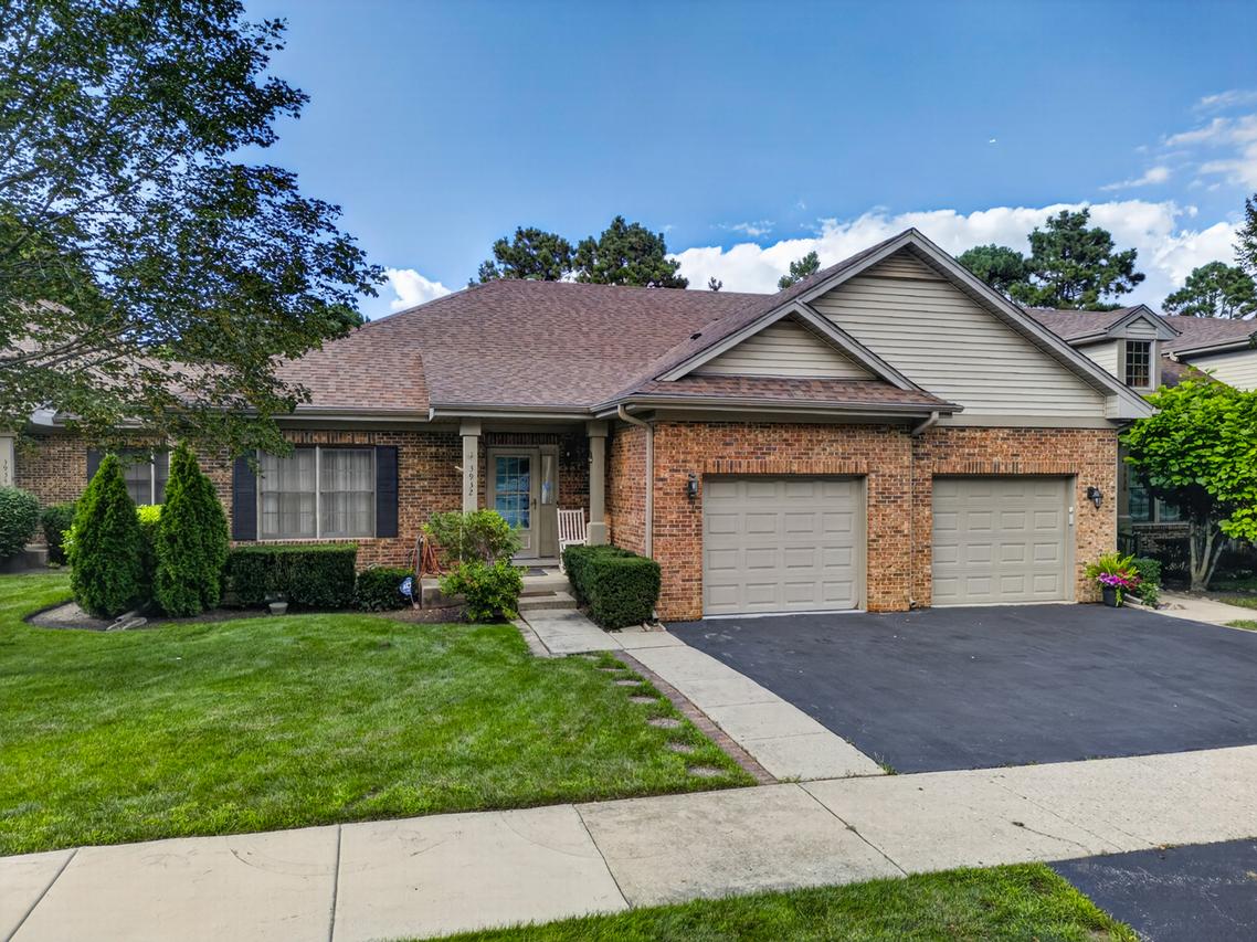 3932 Balmoral Ct., Rolling Meadows, IL 60008