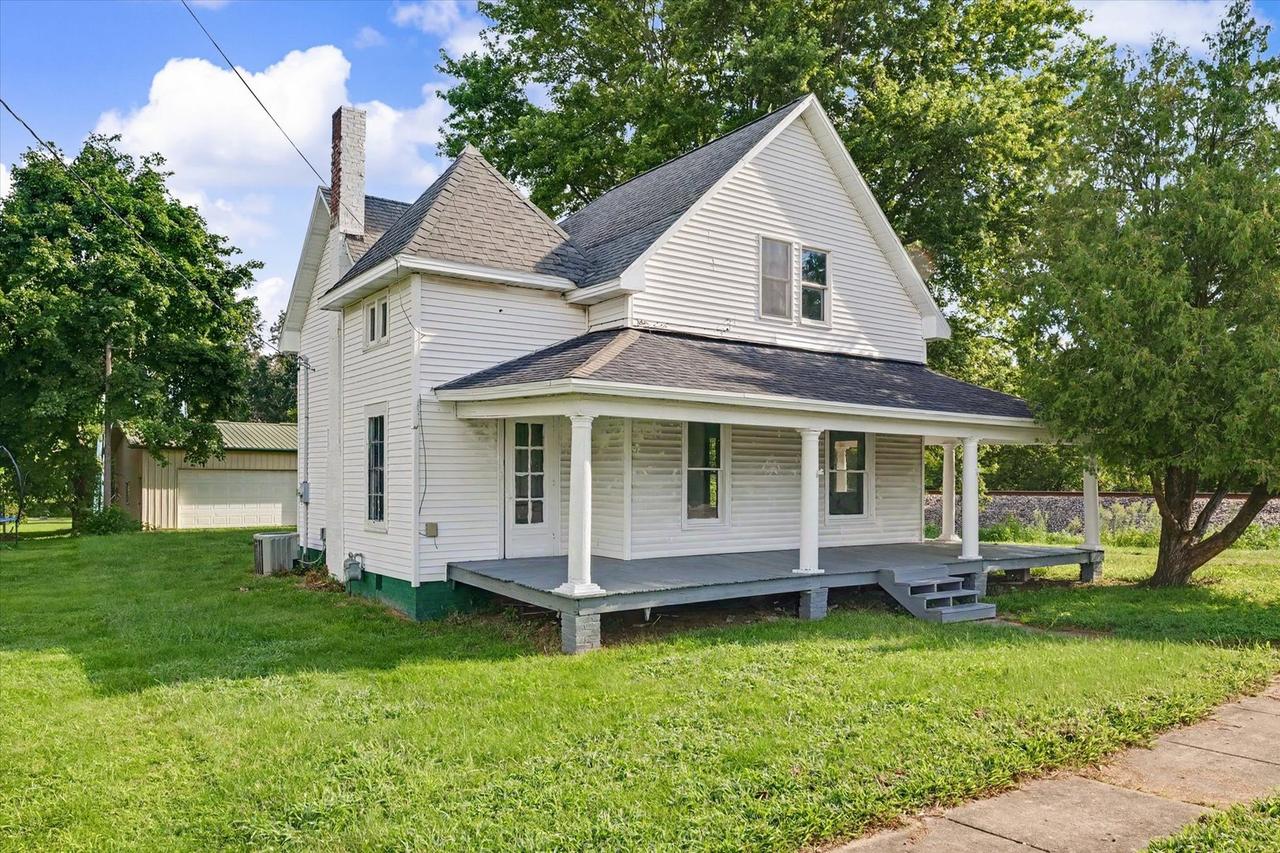 205 E Holloway St., Bismarck, IL 61814