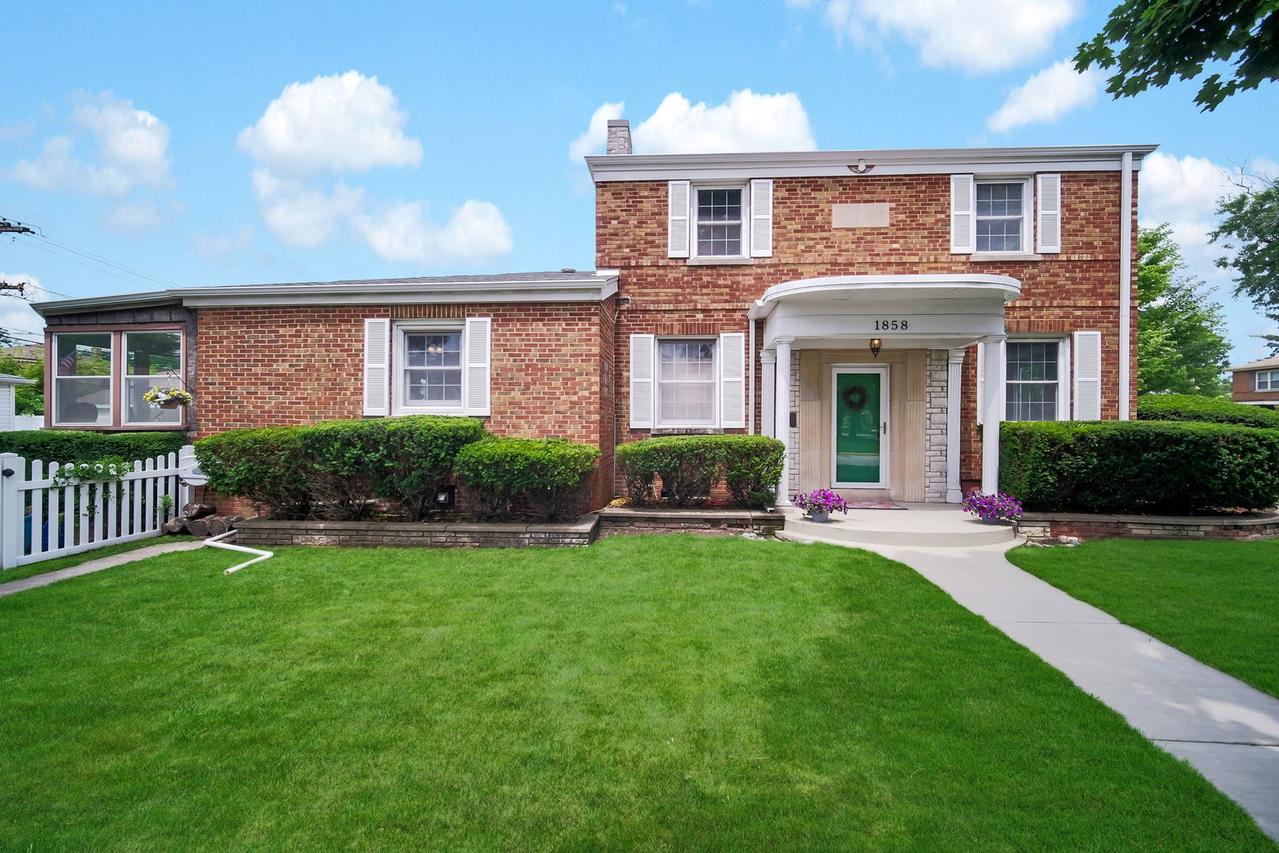 1858 Newcastle Ave., Westchester, IL 60154