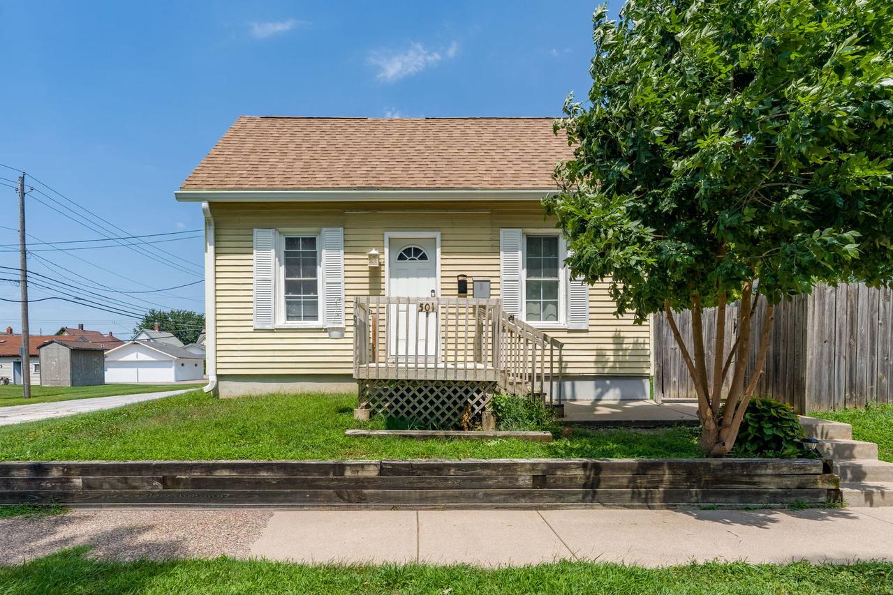 501 17th Ave., Moline, IL 61265