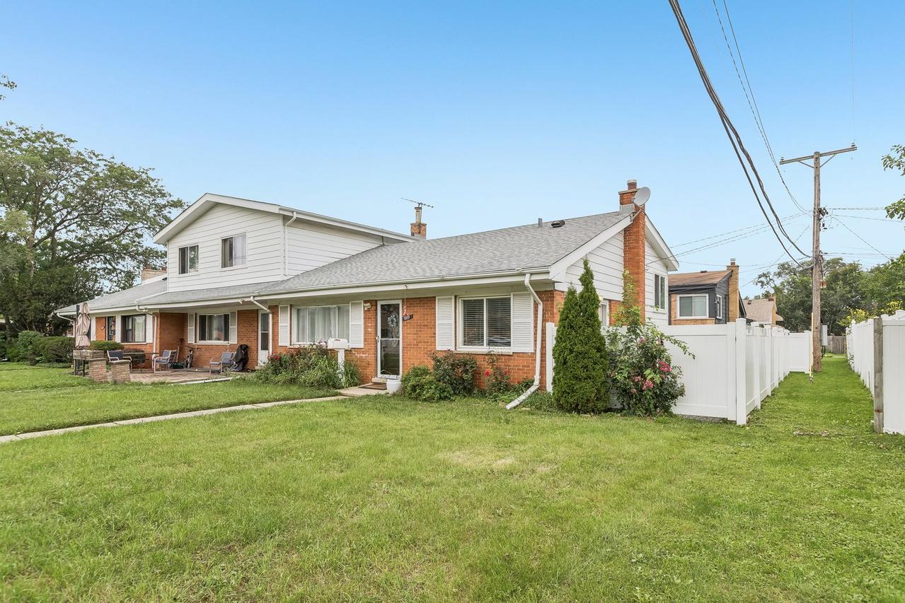 9005 N Grace Ave., Niles, IL 60714