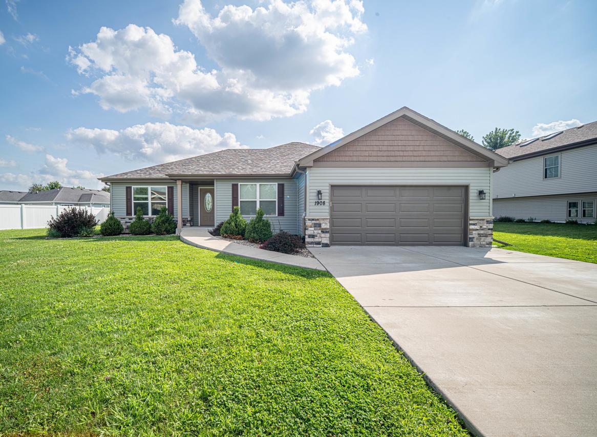 1908 Willow Brook Dr., Bourbonnais, IL 60914