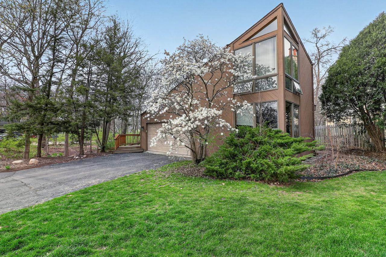 5337 Brookbank Rd., Downers Grove, IL 60515