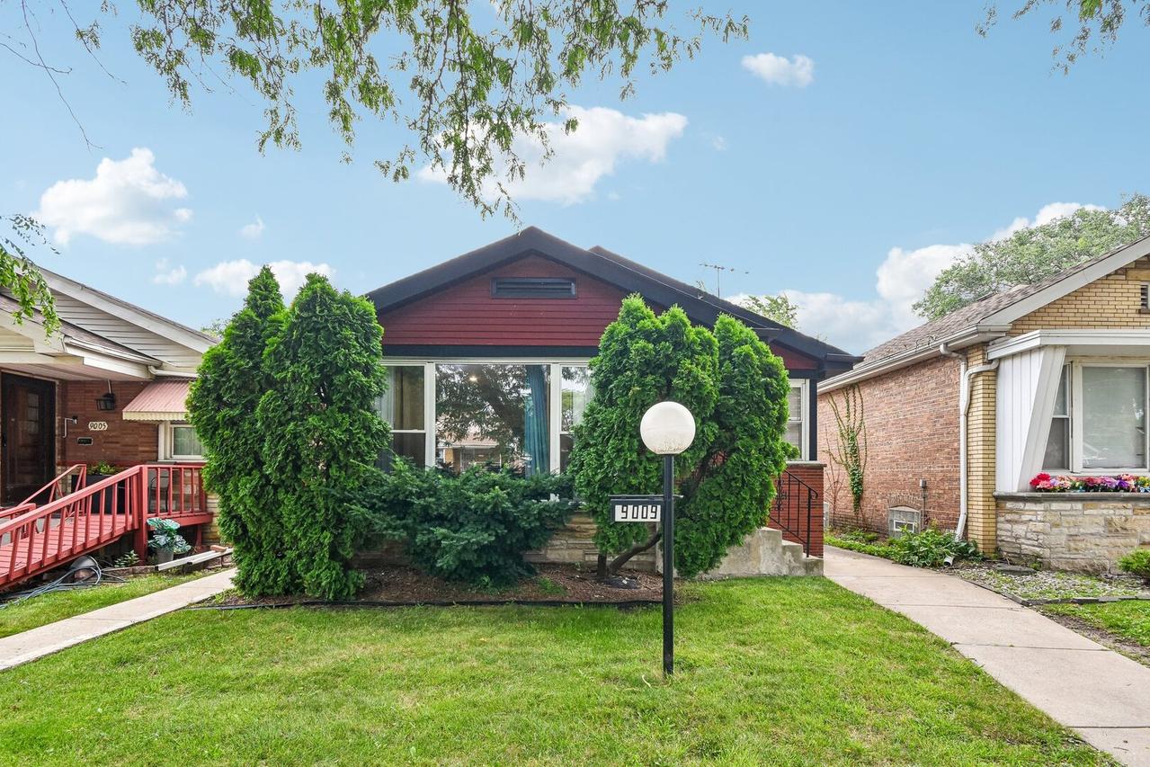 9009 S Dante Ave., Chicago, IL 60619