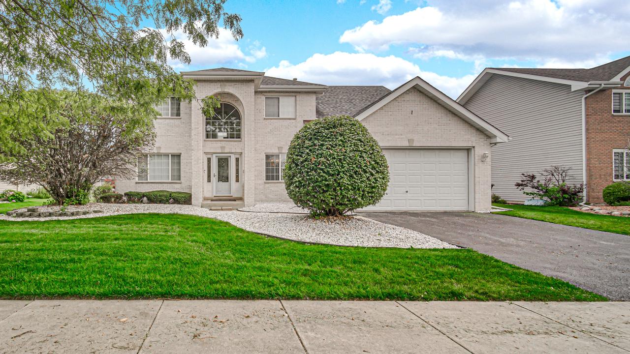 18122 Charlotte Dr., Lansing, IL 60438