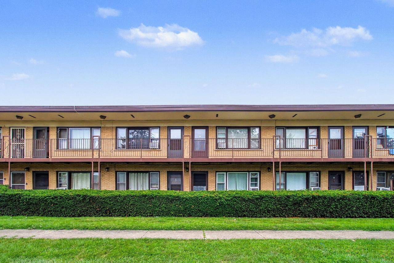 34 King Arthur Ct. #15, Northlake, IL 60164