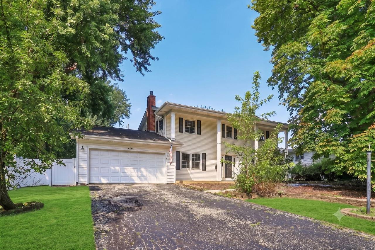 1053 Laurel Ln., Naperville, IL 60540