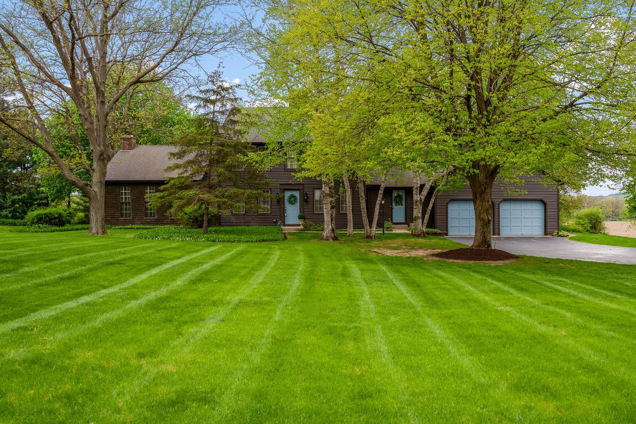 10562 Town Hall Rd., Belvidere, IL 61008