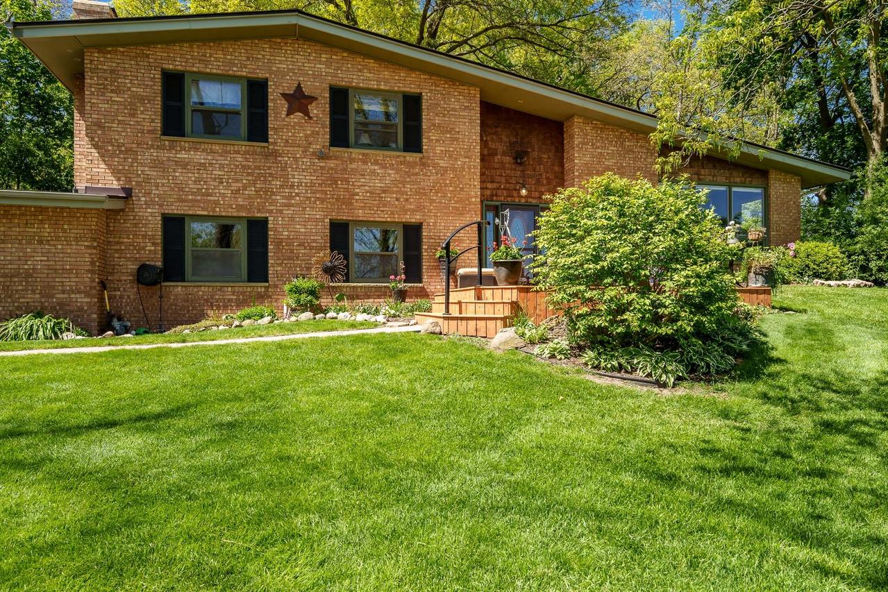12451 Chuckanut Dr., Roscoe, IL 61073