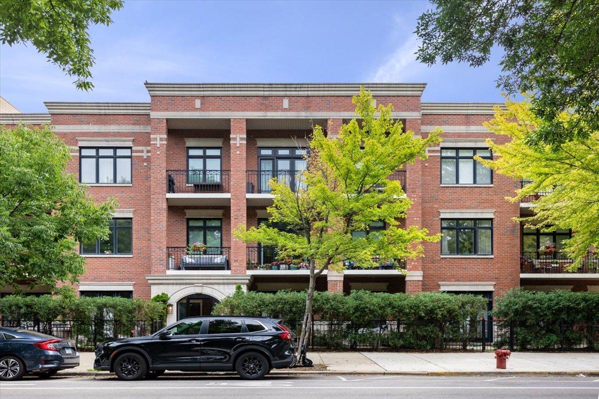 4927 N Damen Ave. #2F, Chicago, IL 60625