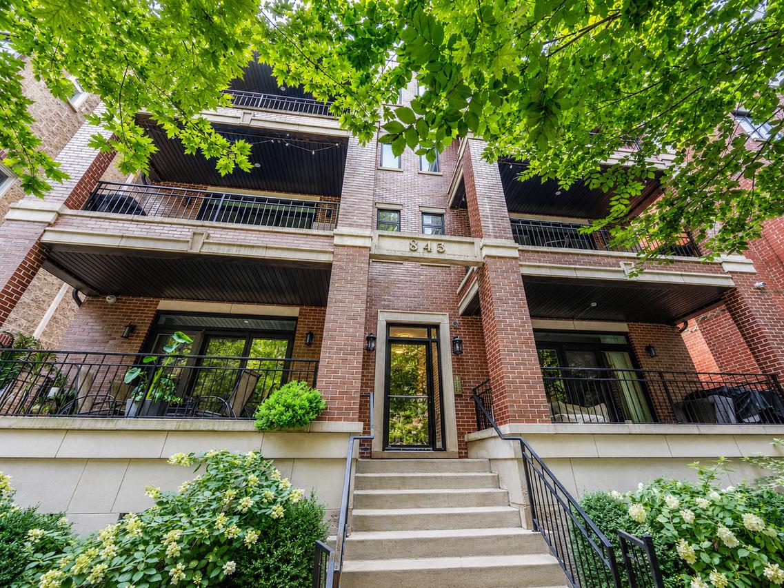 843 W Buckingham Pl. #4E, Chicago, IL 60657