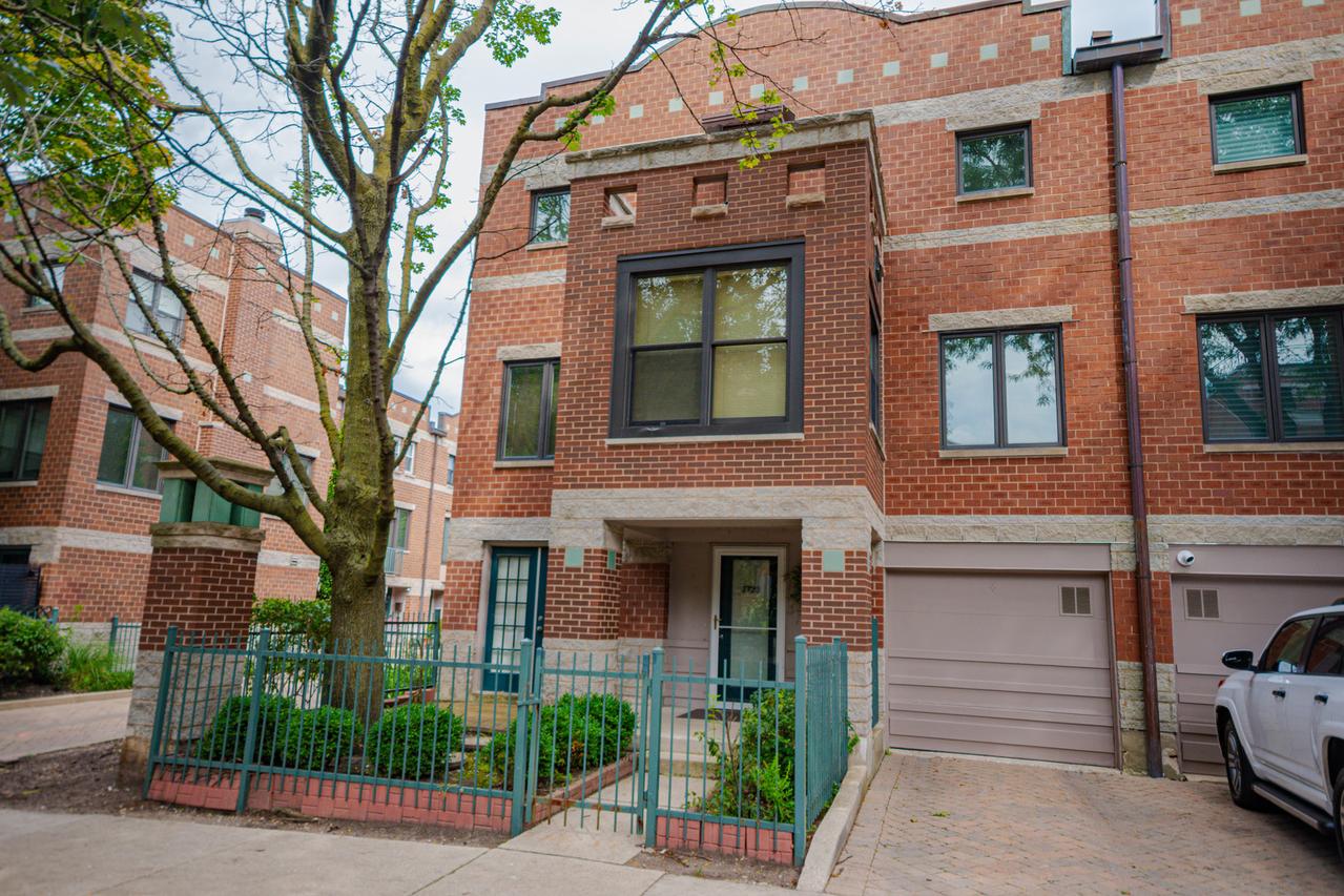 2723 N Bosworth Ave., Chicago, IL 60614