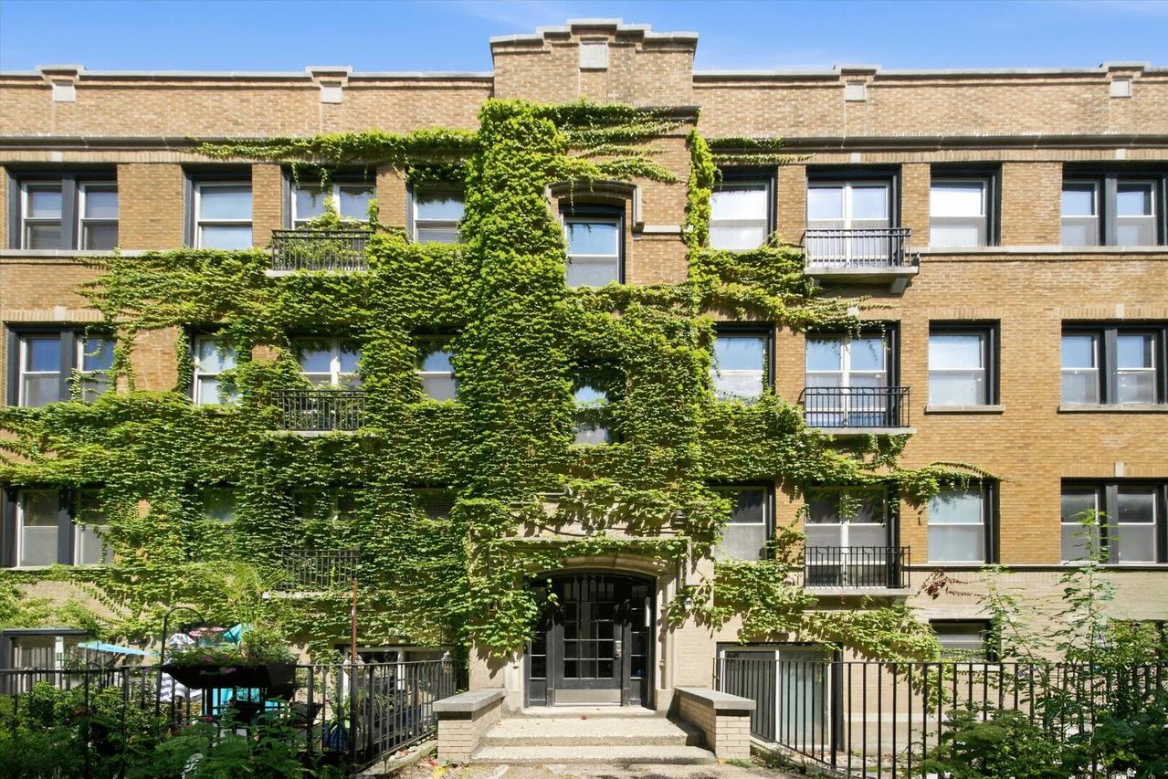 1221 W Greenleaf Ave. #3S, Chicago, IL 60626
