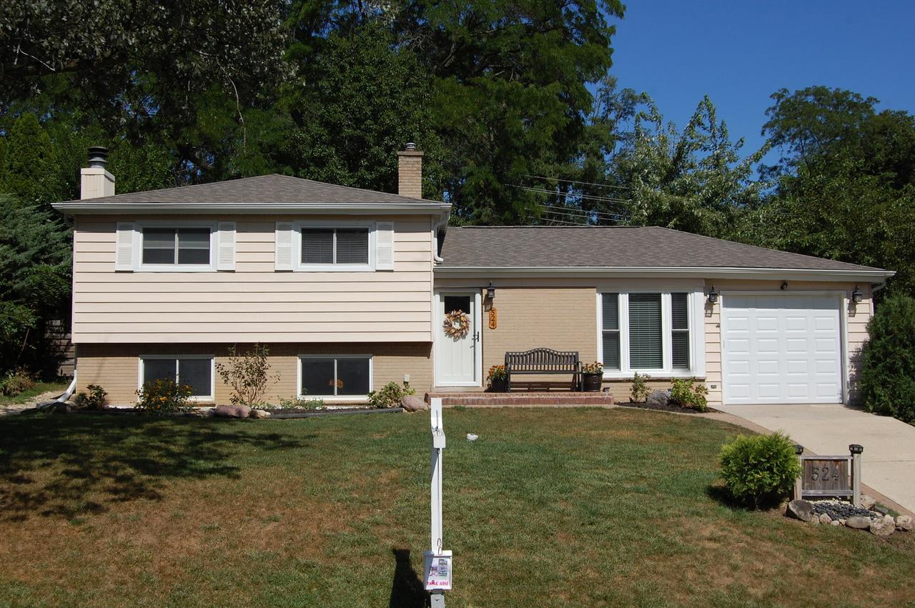22W524 Birchwood Dr., Glen Ellyn, IL 60137