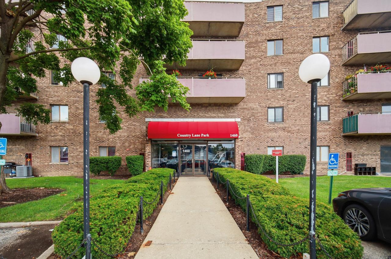 1460 Fairlane Dr. #311, Schaumburg, IL 60193