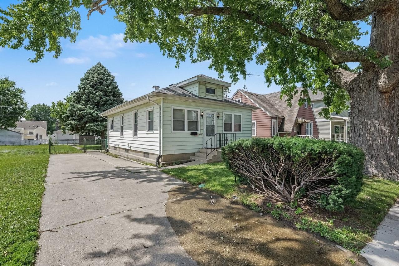 1215 Wilcox St., Joliet, IL 60435