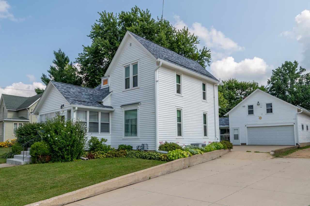 109 W Main St., Mount Morris, IL 61054