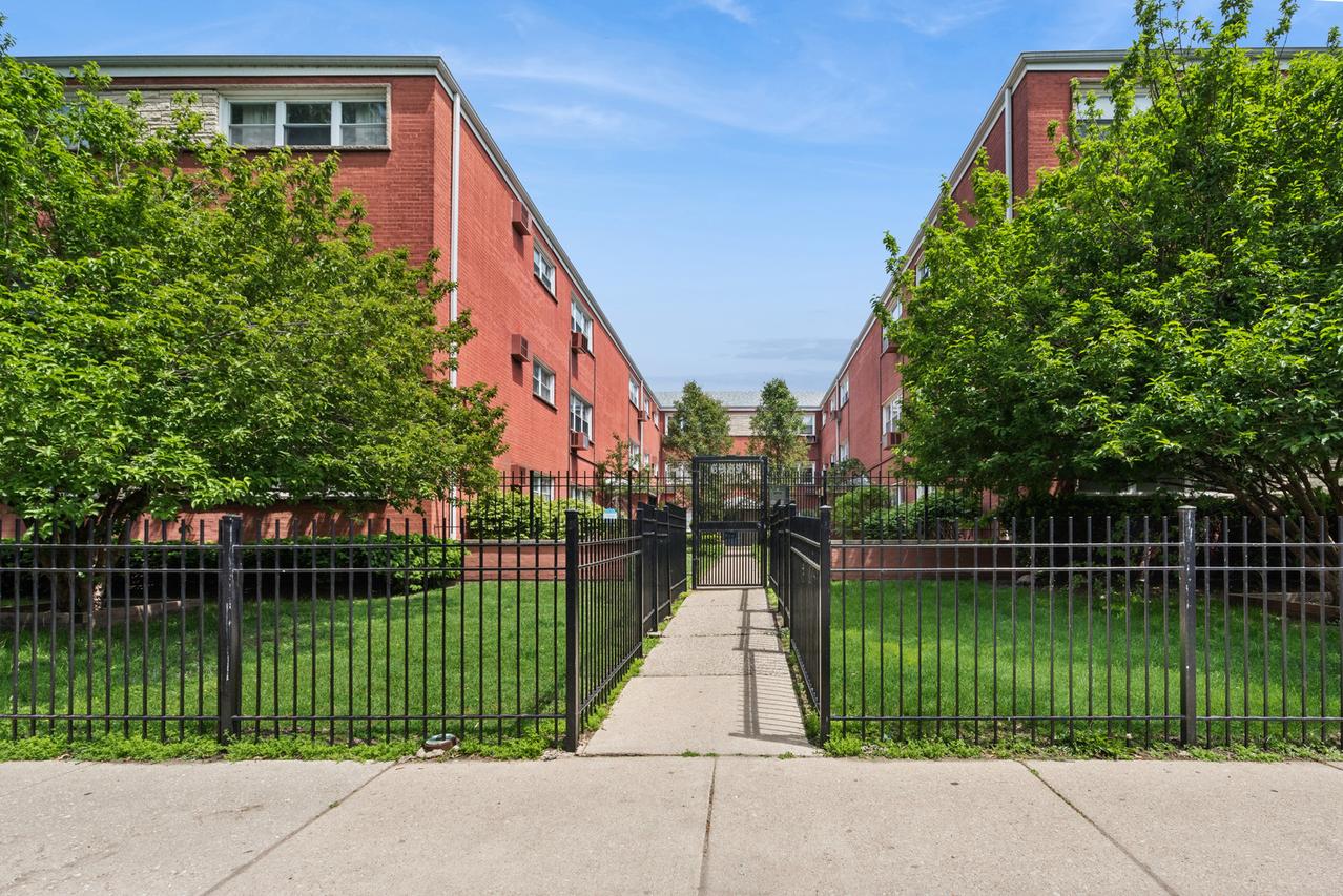 6969 N Ashland Blvd. #304, Chicago, IL 60626