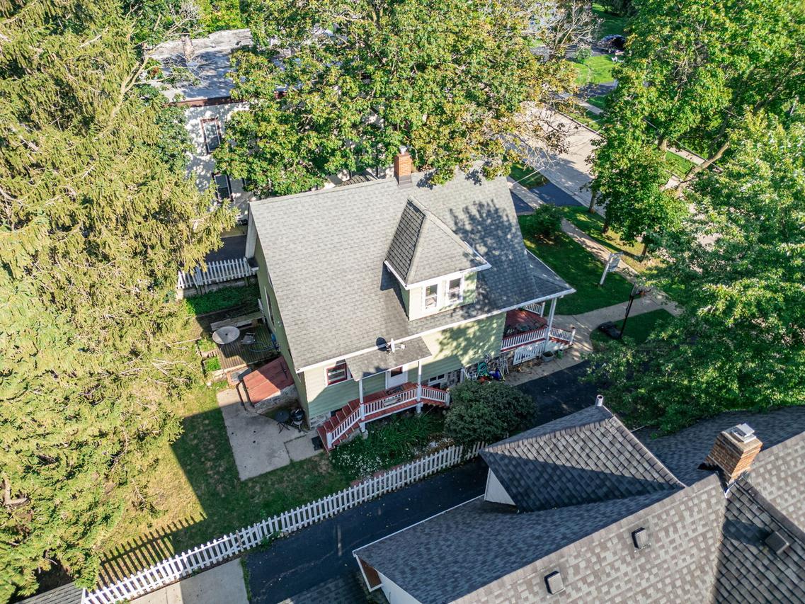 213 Grove St., Woodstock, IL 60098