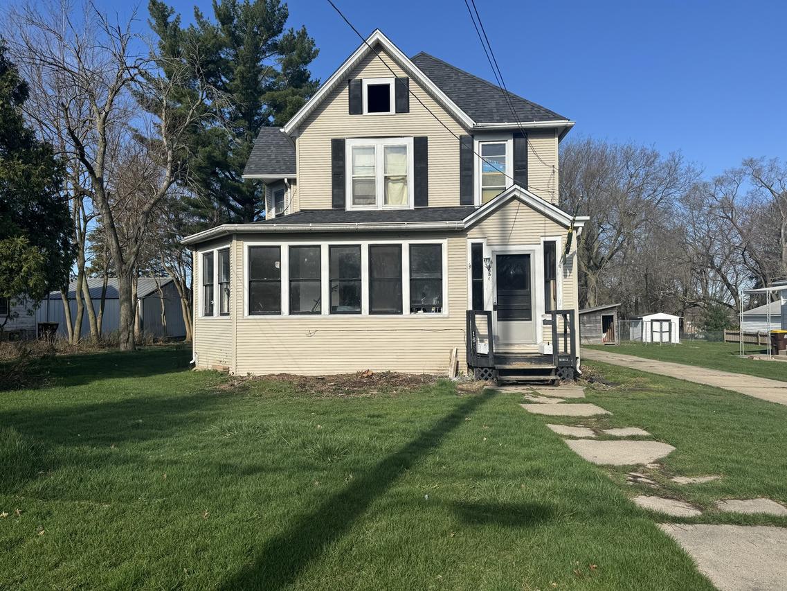 1650 S Oak Ave., Freeport, IL 61032