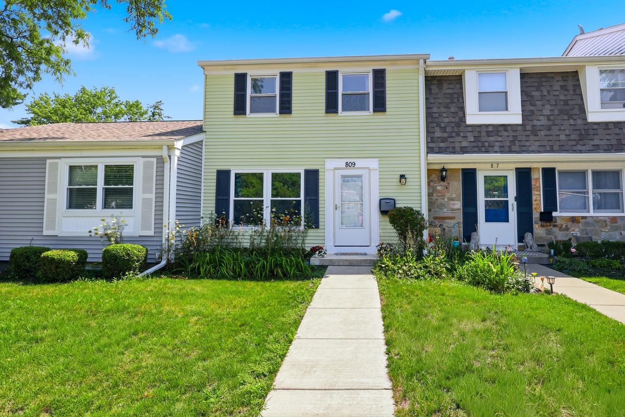 809 Bishop Ct., Schaumburg, IL 60194
