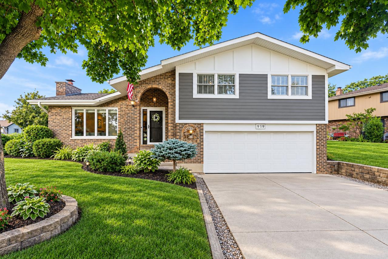 919 Hillview Dr., Lemont, IL 60439