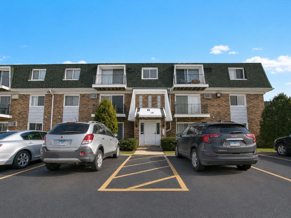 10310 Ridgeland Ave. #208, Chicago Ridge, IL 60415