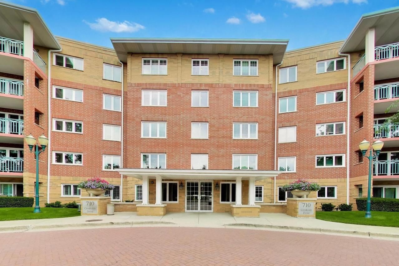 710 Creekside Dr. #101, Mount Prospect, IL 60056