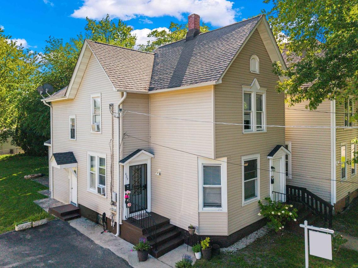 429 Center St., Waukegan, IL 60085