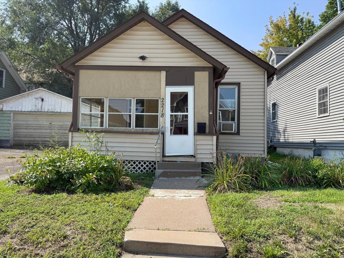 2218 6th Ave., Rock Island, IL 61201