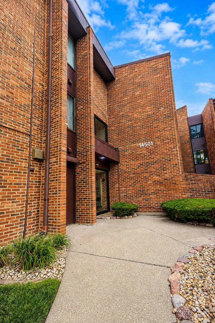 14501 Central Ct. #PH1, Oak Forest, IL 60452