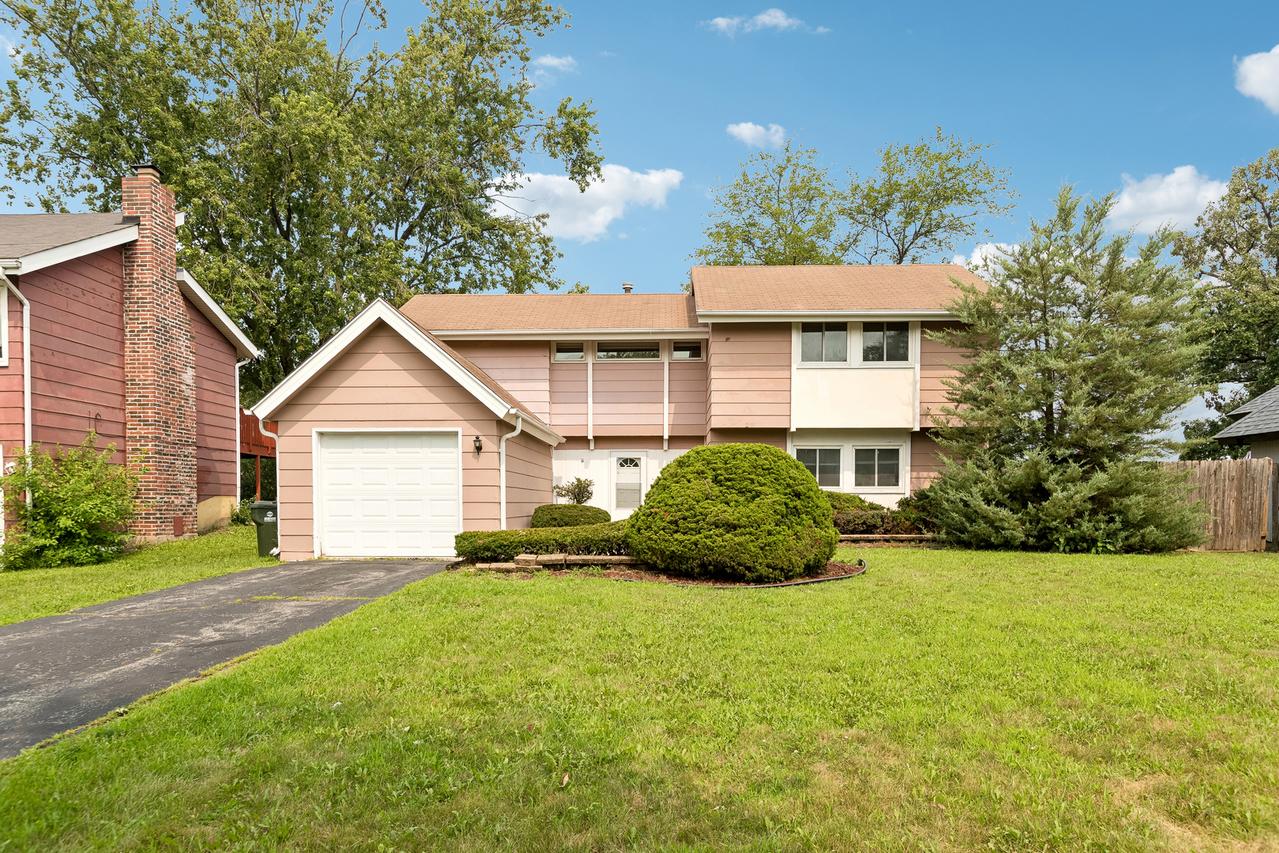 3212 Charlemagne Ave., Hazel Crest, IL 60429