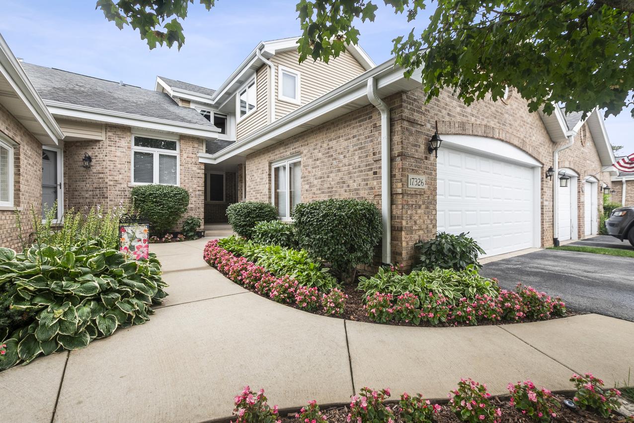 17326 Brook Crossing Ct., Orland Park, IL 60467