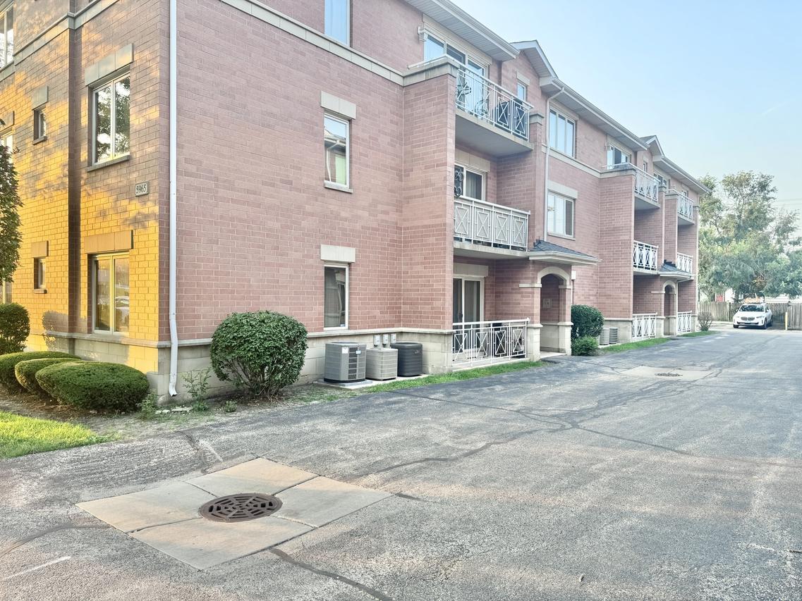 5965 N Northwest Hwy. #101, Chicago, IL 60631