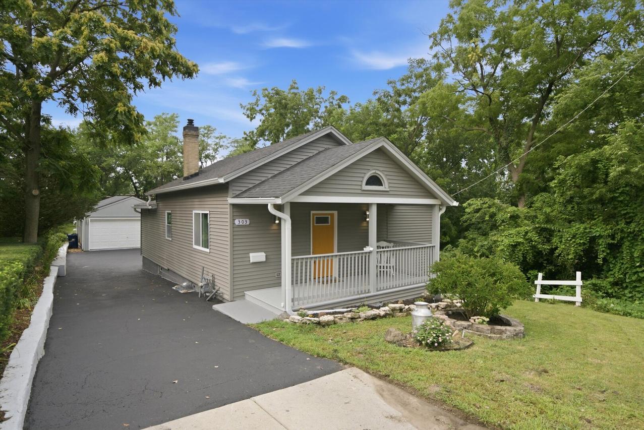 303 Dwight St., Elgin, IL 60120