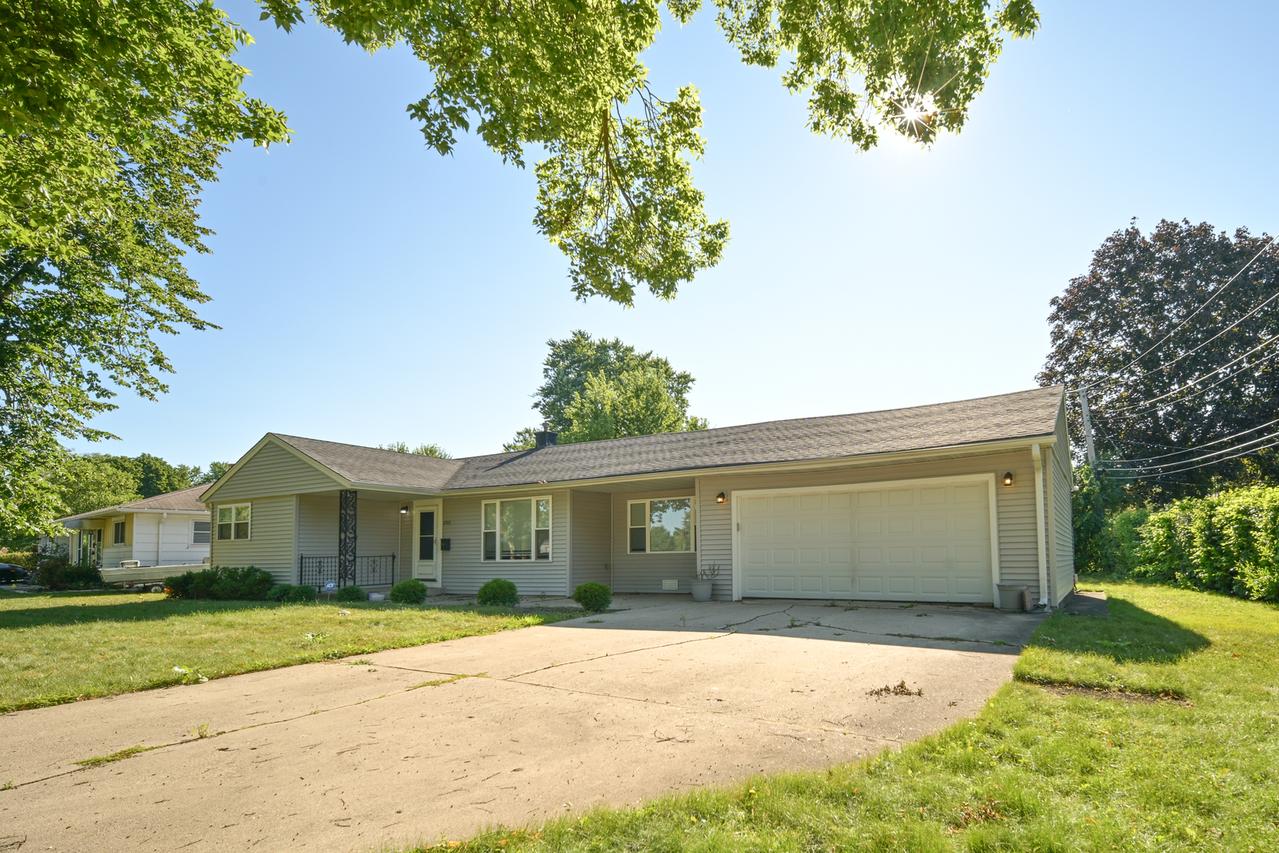 2703 Cardinal Dr., Rolling Meadows, IL 60008