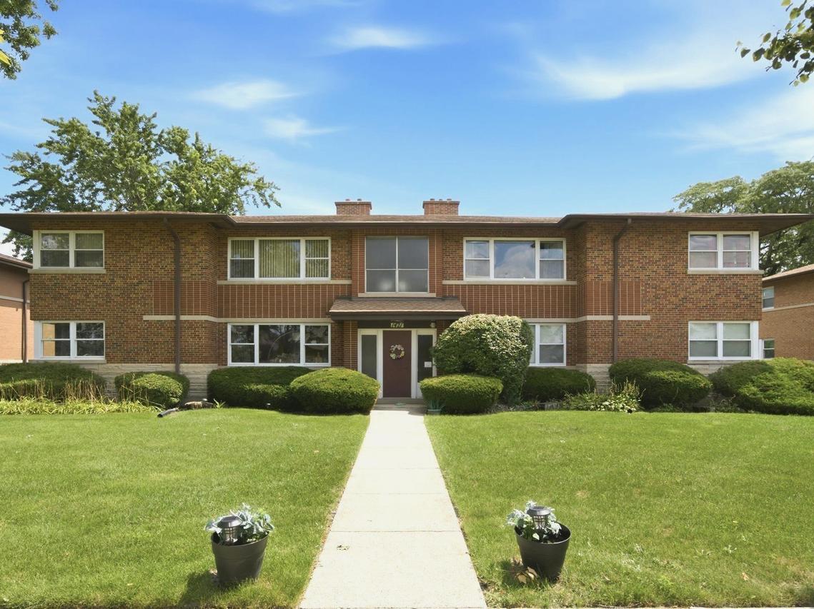 1421 Balmoral Ave. #2S, Westchester, IL 60154