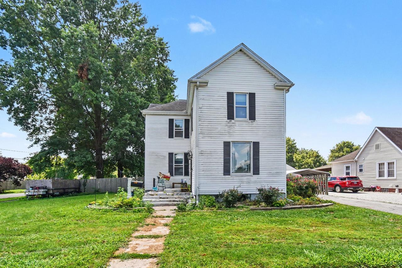 500 W 1 St., Mount Olive, IL 62069