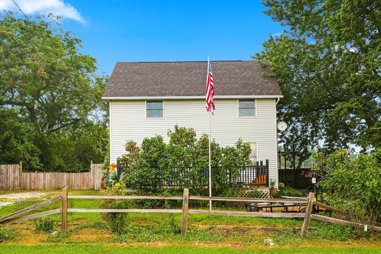 402 S 1st St., Alpha, IL 61413