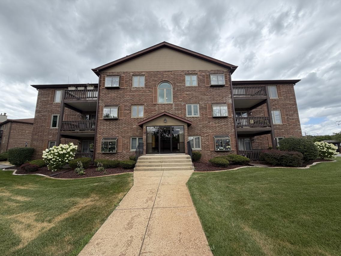 17242 Ridgeland Ave. #1N, Tinley Park, IL 60477