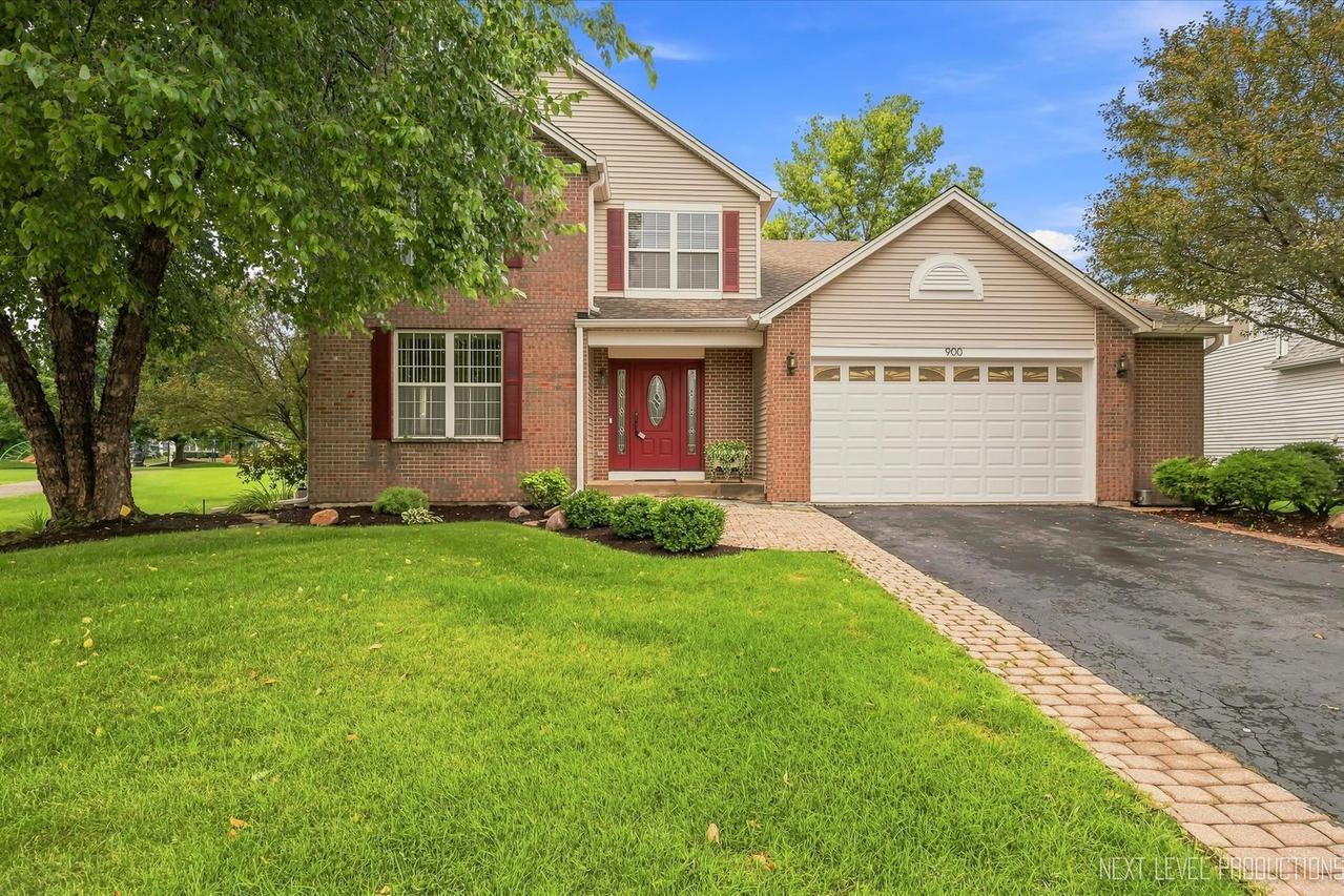 900 White Oak Dr., North Aurora, IL 60542