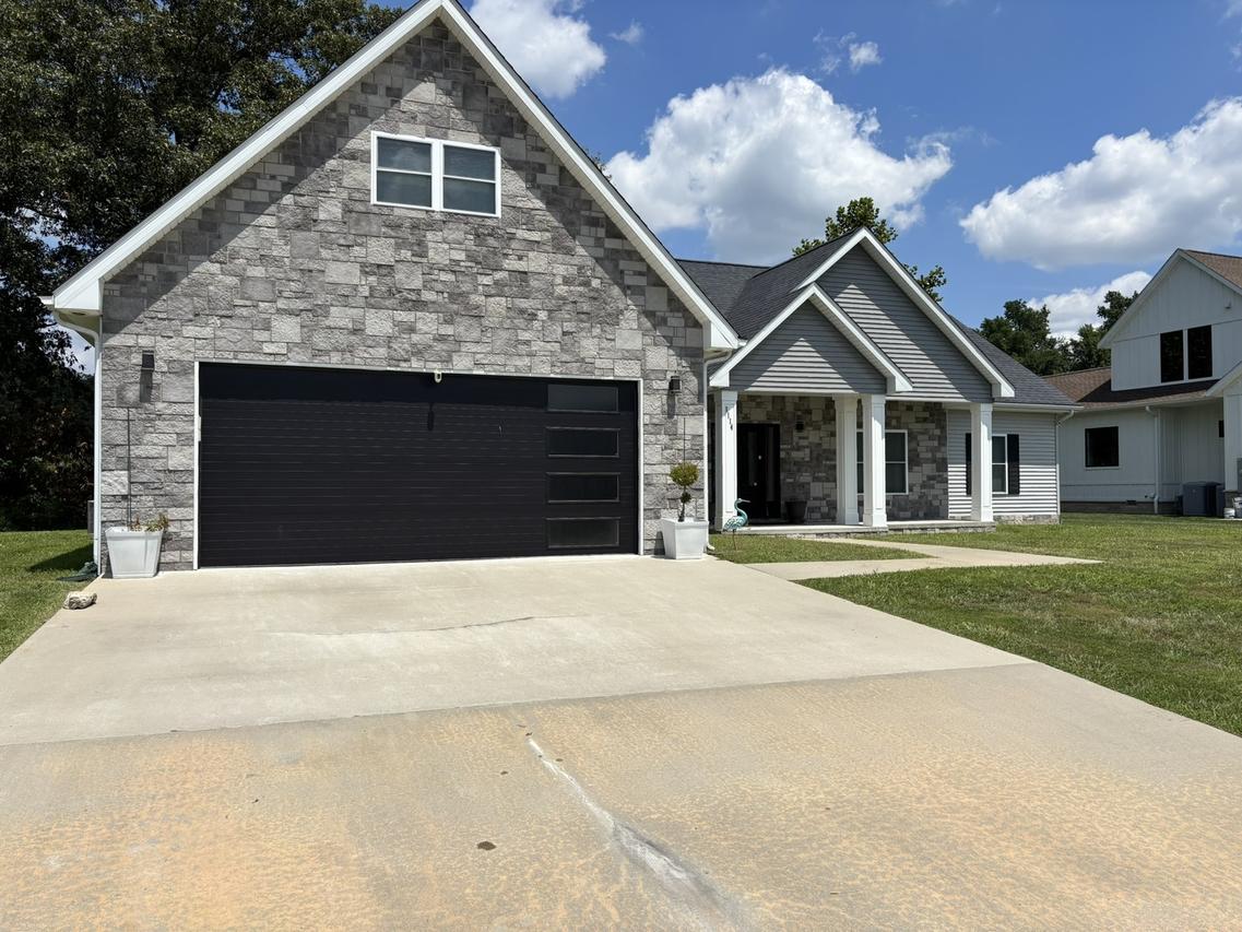 1114 Glory Ln., Marion, IL 62959