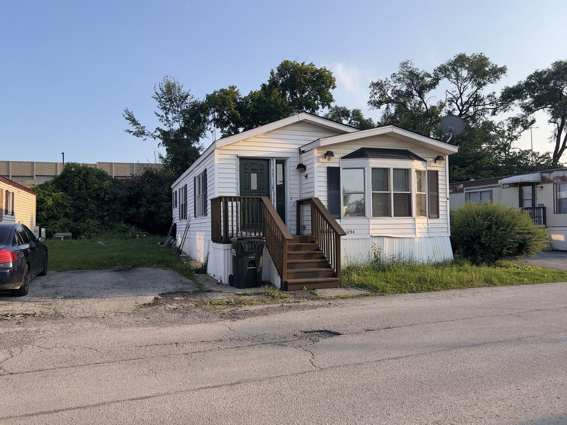 1094 Testa Dr., Justice, IL 60458