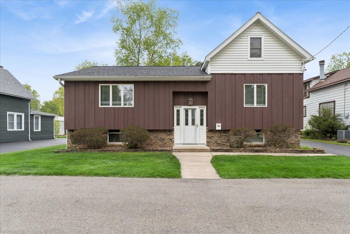 1631 Park St., Mchenry, IL 60050