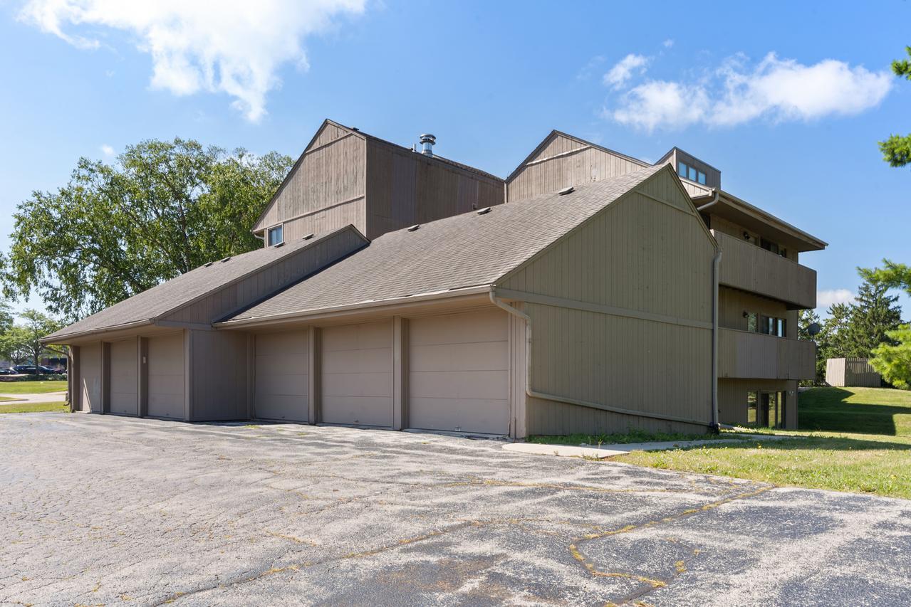 220 Bienterra Tr. #1E, Rockford, IL 61107